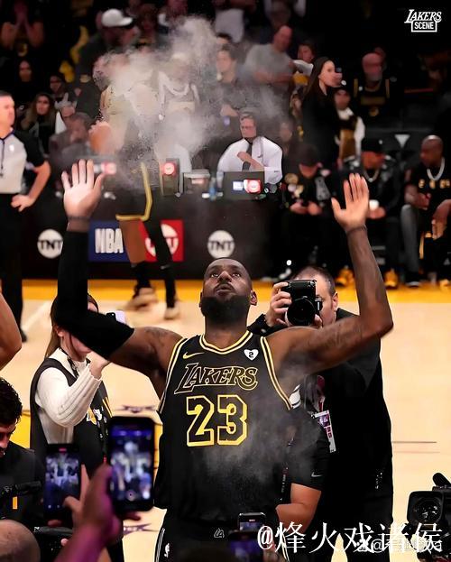 未满19岁球员得分榜：詹姆斯625分居首，弗拉格479分列第三